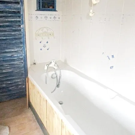 House With 3 Bedrooms In With Furnished Garden And Wifi 2 Km From The Beach בית נופש *